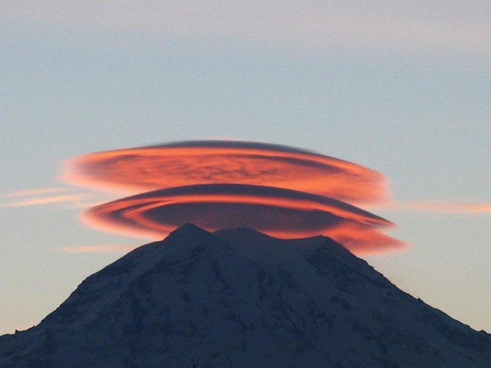 Файл:Lenticular cloud-4.jpg
