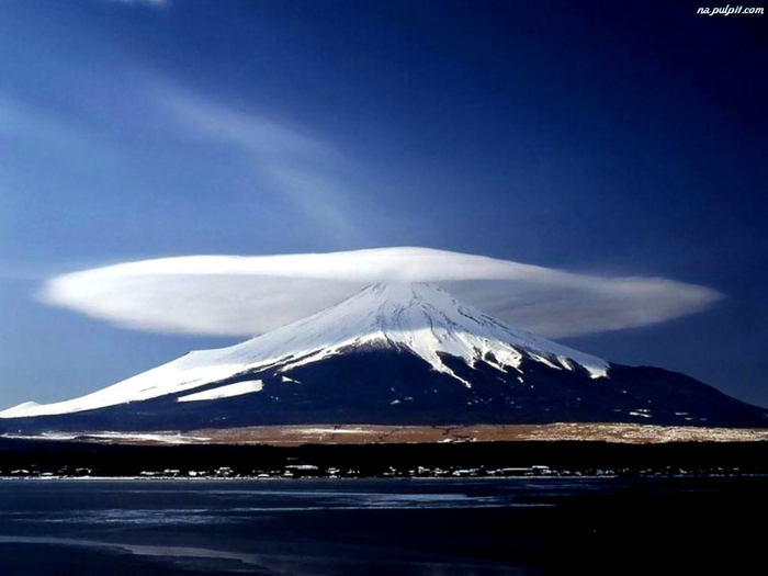 Файл:Lenticular cloud-2.jpg