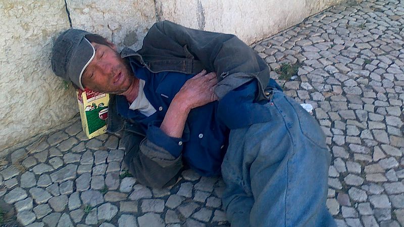 Файл:Mendigo na baixa pombalina.jpg