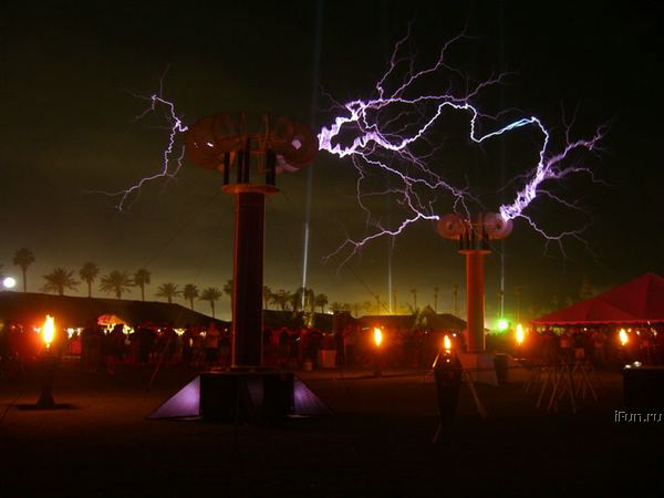 Файл:Tesla transformator-6.jpg
