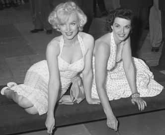Файл:Marilyn Monroe and Jane Russell at Chinese Theater 2.jpg
