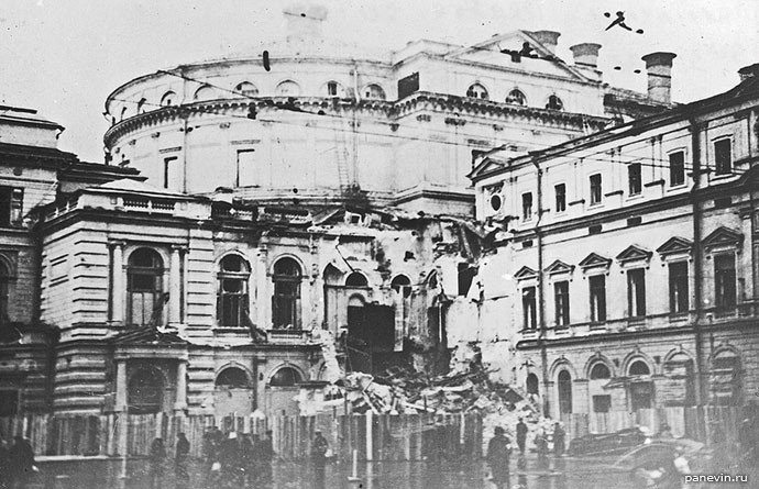 Файл:Kirovsk teatr1941.jpg