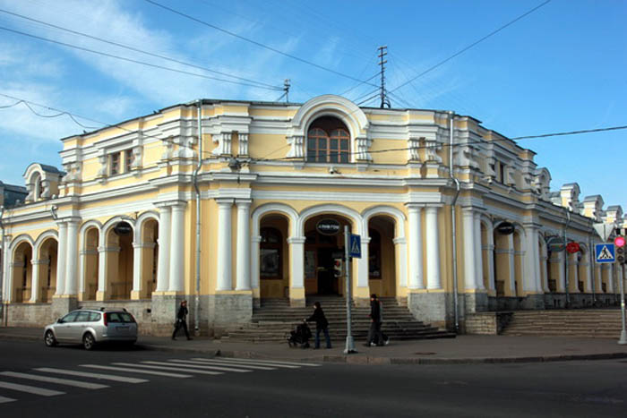 Файл:Gostinka Pushkin.jpg