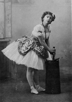 Файл:Mal Gardee -Olga Preobrajenska -circa 1890.jpg
