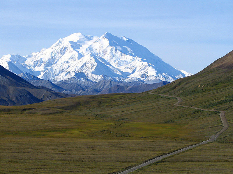 Файл:Mount McKinley and Denali National Park Road 2048px.jpg