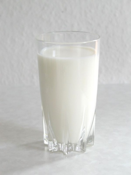Файл:Milk glass.jpg
