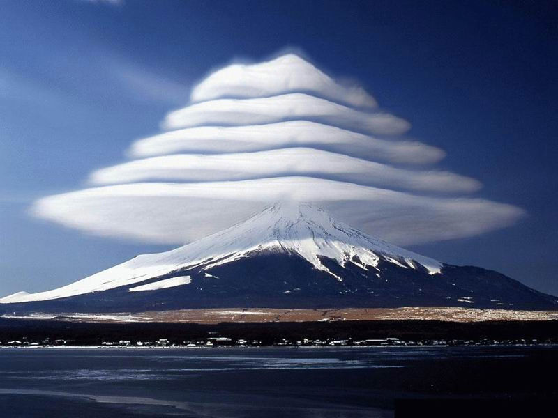 Файл:Lenticular cloud-6.jpg